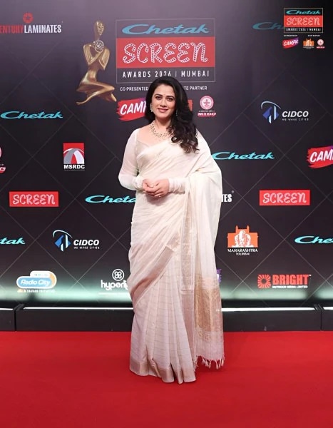 girija oak saree look