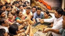 Akshaya Tritiya 2026 : गुंतवणुकीसाठी शेअर बाजार की सोनं? गेल्या वर्षभरात सोन्याने दिला ६२% परतावा, निफ्टी राहिला सुस्त!