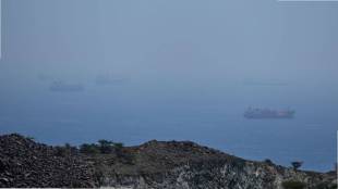 Indian oil tanker attack in Strait of Hormuz news | Iranian navy firing on Indian ship Jag Arnav | होर्मुझ सामुद्रधुनीत भारतीय जहाजावर गोळीबार | इराण-भारत तणाव तेलवाहू टँकर हल्ला