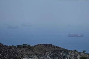 Indian oil tanker attack in Strait of Hormuz news | Iranian navy firing on Indian ship Jag Arnav | होर्मुझ सामुद्रधुनीत भारतीय जहाजावर गोळीबार | इराण-भारत तणाव तेलवाहू टँकर हल्ला