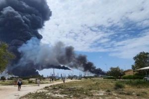 Iran oil refinery attack news update | इराण तेल शुद्धीकरण प्रकल्प हल्ला बातमी | US Iran ceasefire violation IRGC attack | अयातुल्ला खामेनी इराण आखाती देश हल्ला