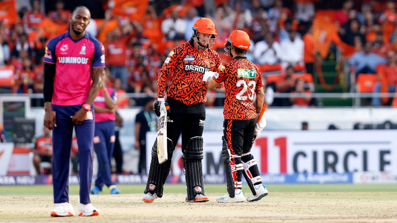 IPL 2026: ६ तासात ९८६ धावा, ५९ षटकार आणि ९६ चौकार, कातळासारखी खेळपट्टी आणि शस्त्रहीन गोलंदाजांचा अपमान