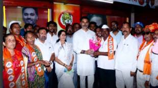 Shiv Sena Shinde group party entry Khed Ratnagiri | Yogesh Kadam with new party workers | Khed political news update | Thackeray group workers join Eknath Shinde Sena
