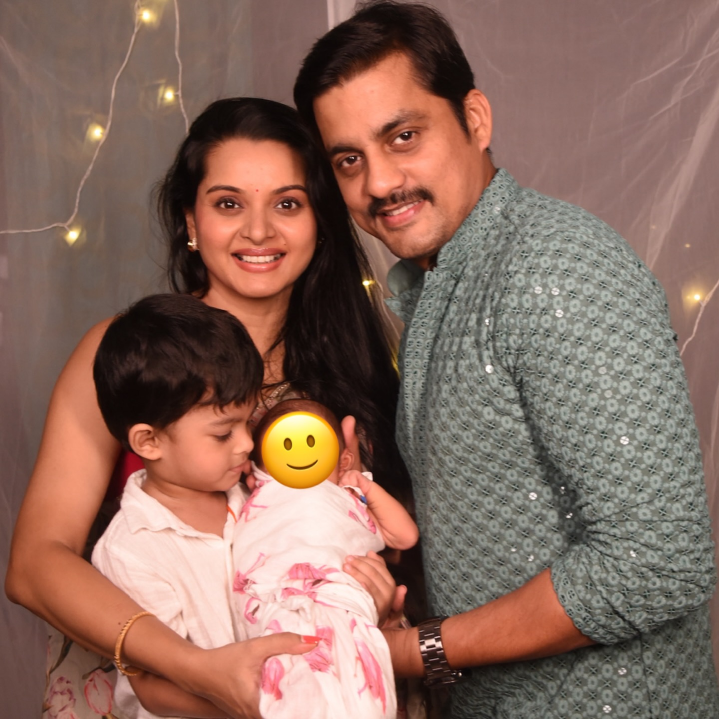 Khushboo tawade family daughter