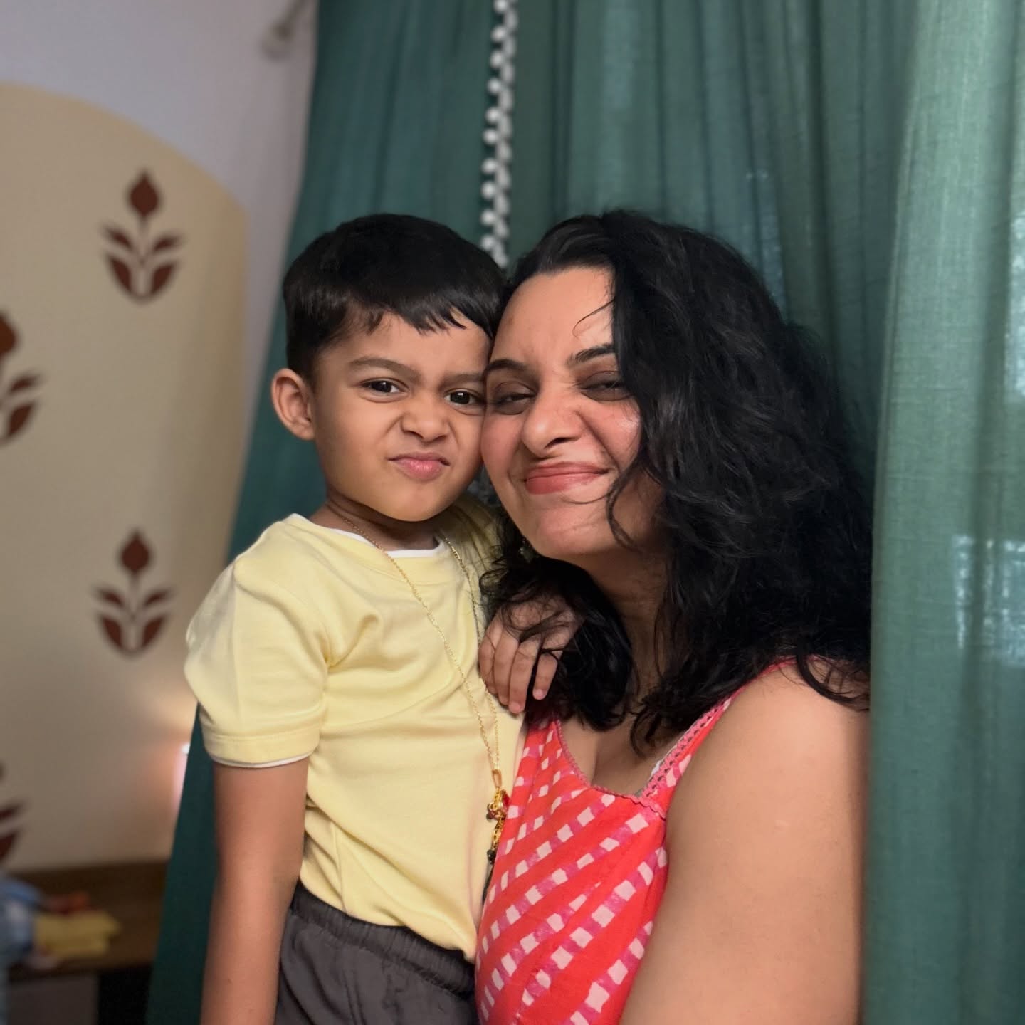 Khushboo tawade family daughter