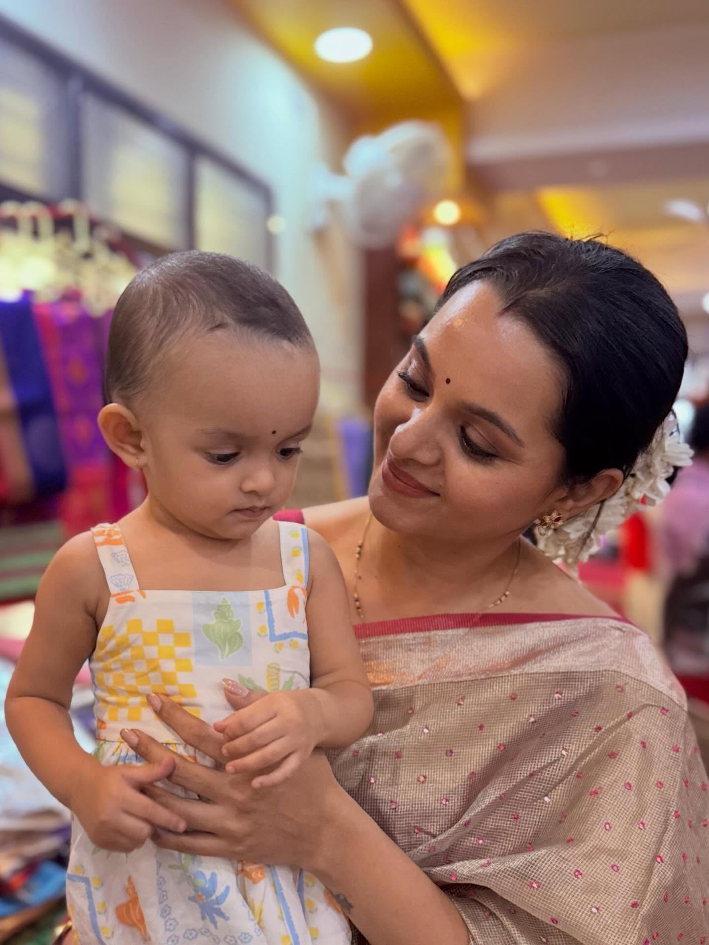 Khushboo tawade family daughter