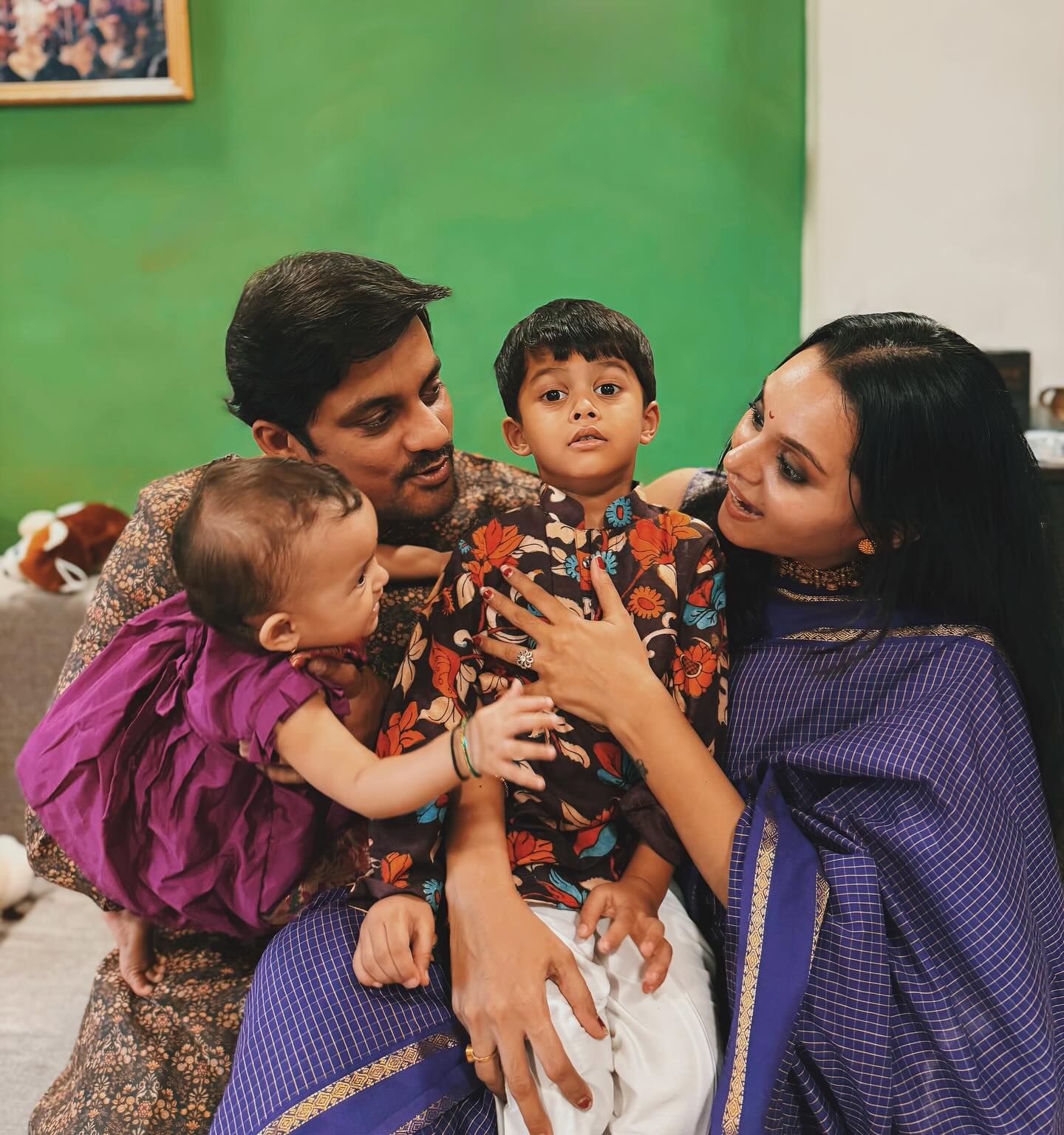 Khushboo tawade family daughter