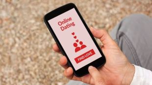 Anand Kumar Romance Scam arrest by Delhi Police | ५०० महिलांची फसवणूक करणारा सायबर गुन्हेगार अटक | Cyber Fraud investigation West Bengal culprit | रोमान्स स्कॅम आणि हनिमून ट्रॅपिंग रॅकेटचा पर्दाफाश