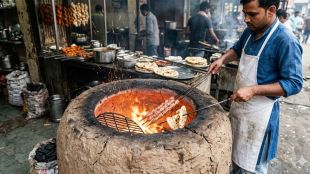 Basti crime news boy thrown in tandoor | Caterer burnt child over rasgullas in UP | बस्ती गुन्हेगारी बातमी मुलाला तंदूरमध्ये फेकले | लग्नातील केटरिंग कामगाराचे क्रूर कृत्य