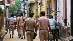 IRS अधिकाऱ्याच्या मुलीची घरातच हत्या; आई-वडील जिममध्ये असताना मोबाईल चार्जरने आवळला गळा, धक्कादायक माहिती समोर