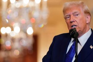 Donald Trump India Hellhole remark clarification photo | Trump and PM Modi friendship news | डोनाल्ड ट्रम्प यांचे भारतावरील विधानावर स्पष्टीकरण | ट्रम्प आणि पंतप्रधान मोदी मैत्री फोटो
