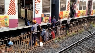 Central Railway train derailment at Dombivli station | Mumbai local train updates today | Dombivli railway accident news | Mumbai suburban railway traffic alert