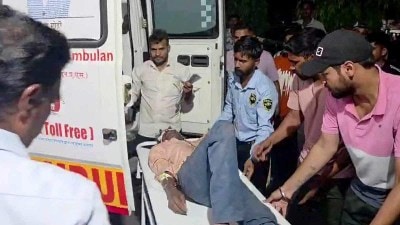 पिक-अप व्हॅन उलटली, १२ मजूरांचा मृत्यू, २० जखमी; मध्य प्रदेशात भीषण अपघात!