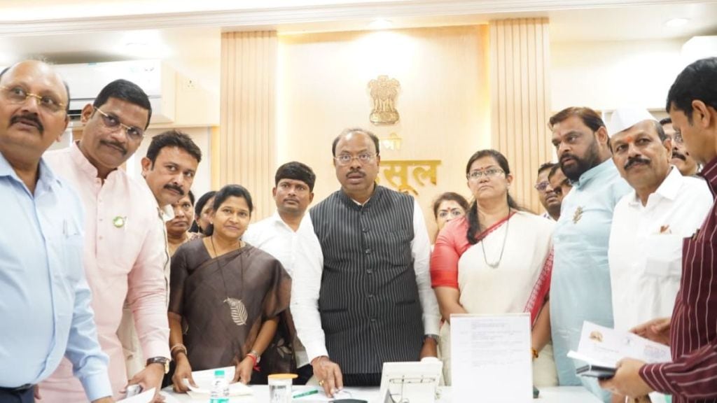 Maharashtra Revenue Minister Chandrashekhar Bawankule launching BPMS portal | Online NA conversion premium payment process Maharashtra | digital 7/12 land records update Mumbai | Ease of Doing Business Maharashtra land reforms Maharashtra Revenue Minister Chandrashekhar Bawankule launching BPMS portal | Online NA conversion premium payment process Maharashtra | digital 7/12 land records update Mumbai | Ease of Doing Business Maharashtra land reforms