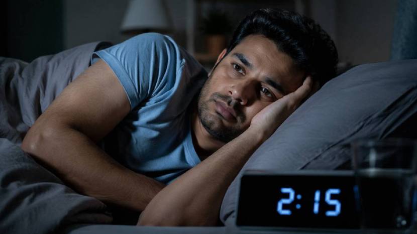 Health benefits of sleeping without a pillow for spine | उशीशिवाय झोपण्याचे आरोग्यदायी फायदे | Natural cure for back pain and cervical spondylitis | मणक्याच्या आजारावर उशीशिवाय उपचार