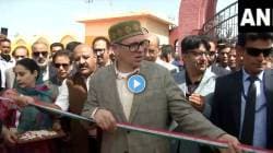 Omar Abdullah Tricolour Ribbon News J&K CM: तिरंग्याचा अपमान नको! ओमर अब्दुल्लांनी फीत कापण्यास दिला नकार; श्रीनगरमधील घटनेचा VIDEO व्हायरल