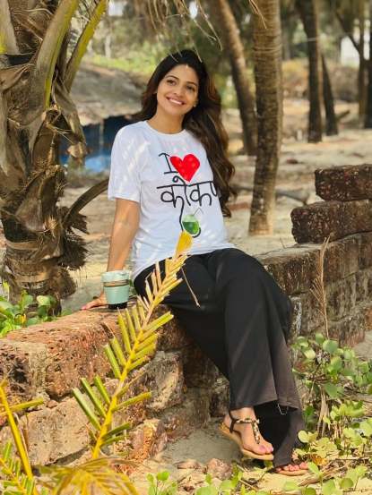 pooja sawant photos