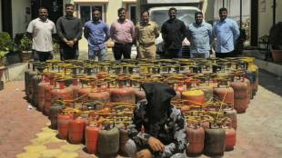 Pune police raid gas cylinder black market | Kalepadal police station news | illegal domestic gas refilling Pune | arrested suspect Nitin Holkar Pune