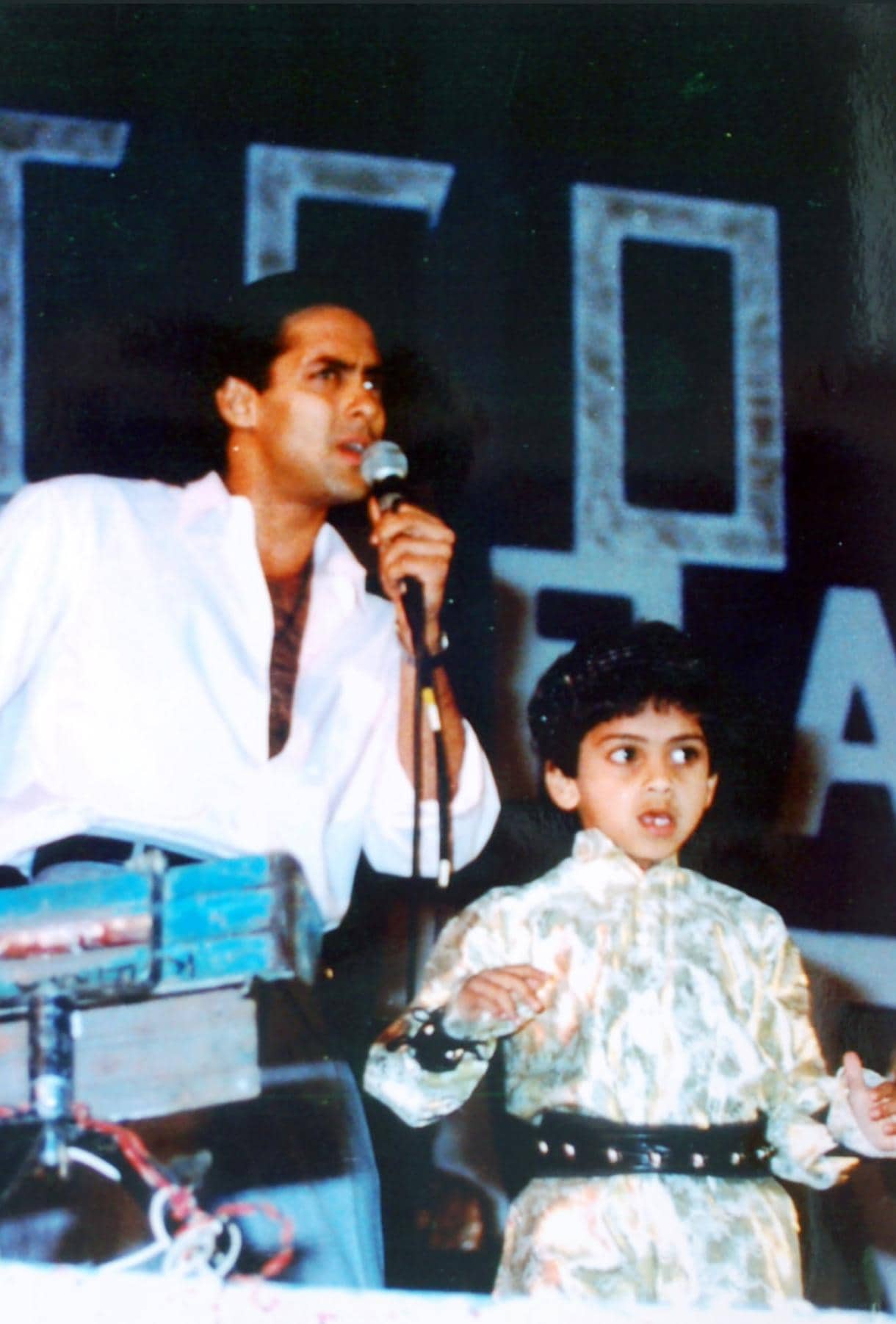 marathi actor pushkar jog worked with rishi kapoor dada kondke salman khan in childhood shares photo