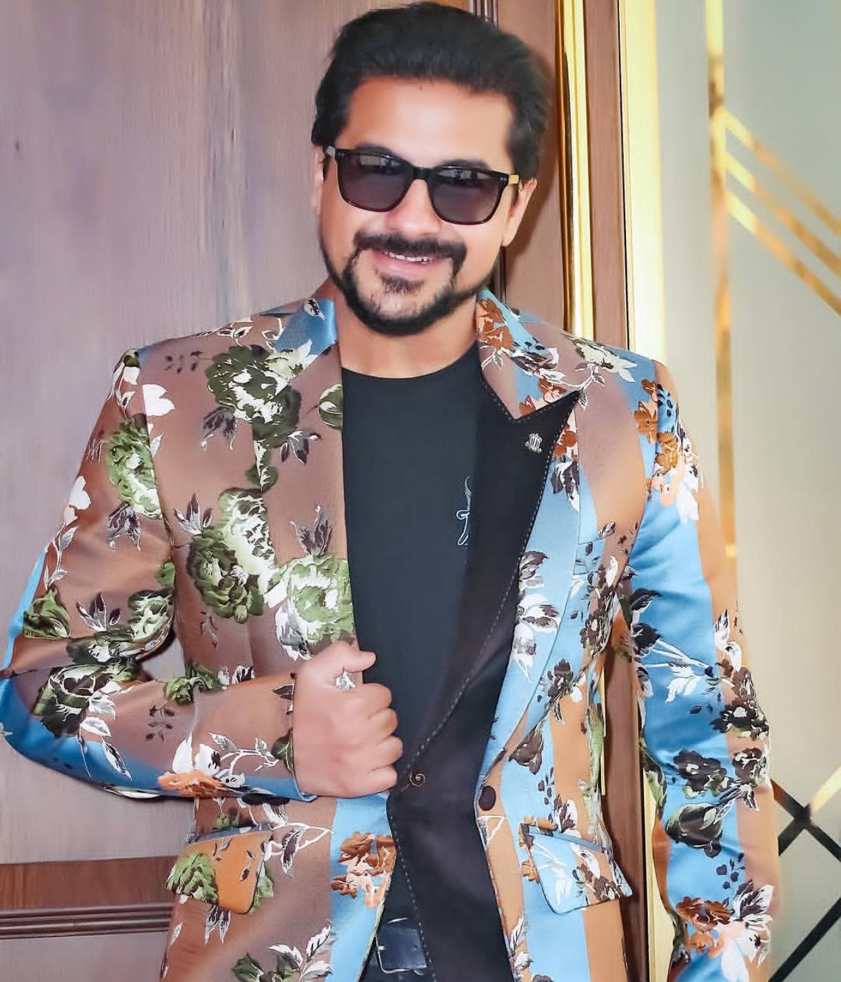 marathi actor pushkar jog worked with rishi kapoor dada kondke salman khan in childhood shares photo