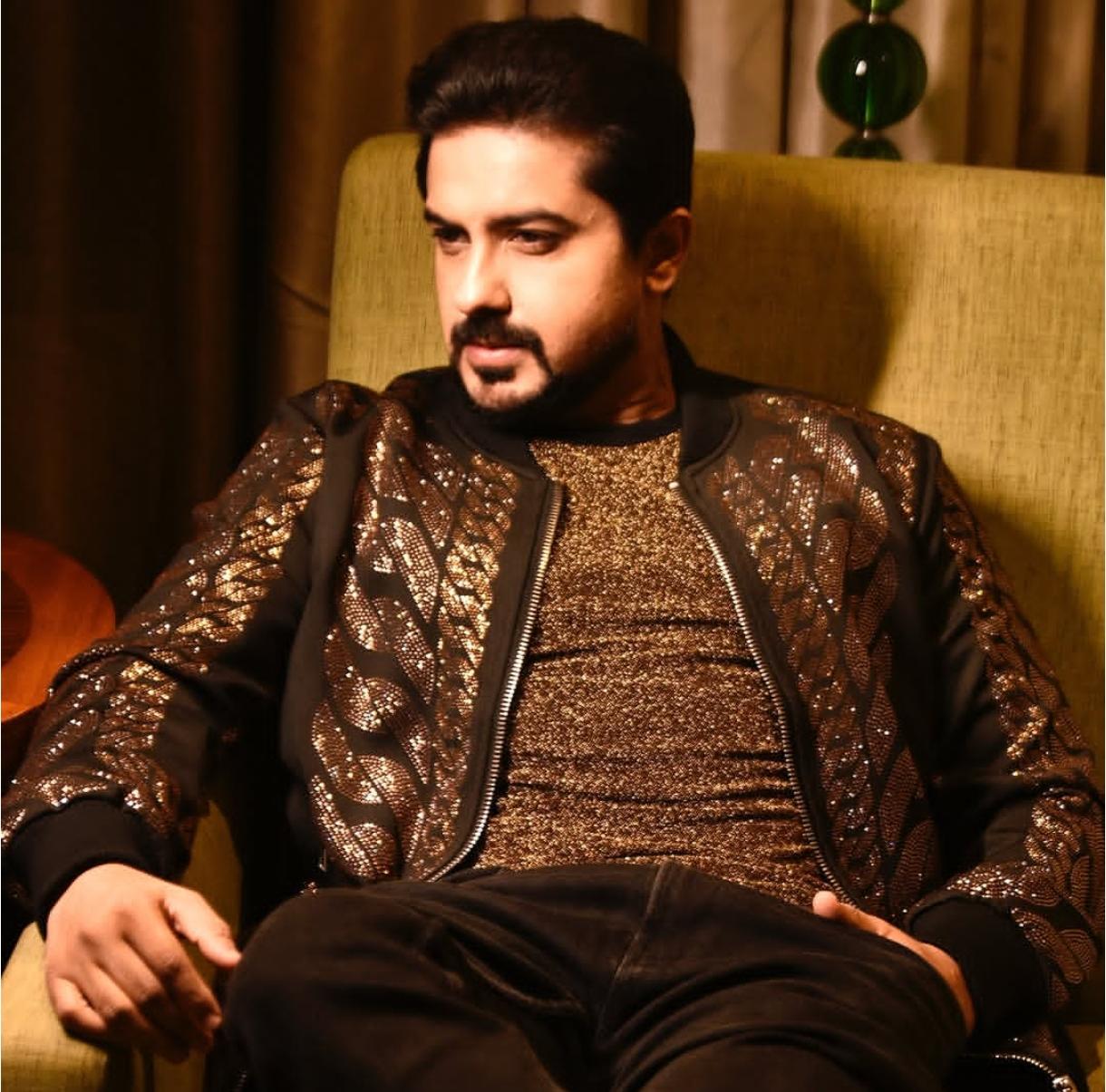 marathi actor pushkar jog worked with rishi kapoor dada kondke salman khan in childhood shares photo