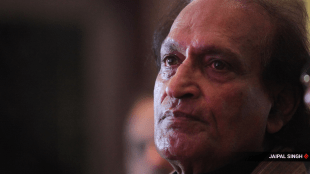 Raghu Rai veteran Indian photographer obituary | Raghu Rai famous photographs Bhopal Gas Tragedy | Raghu Rai Indira Gandhi portrait photo | Padma Shri photographer Raghu Rai legacy