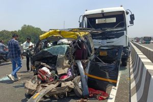 Rayte Kalyan highway accident news | Kalyan Murbad road accident today | Ulhas river bridge accident victims | Thane district road safety issues