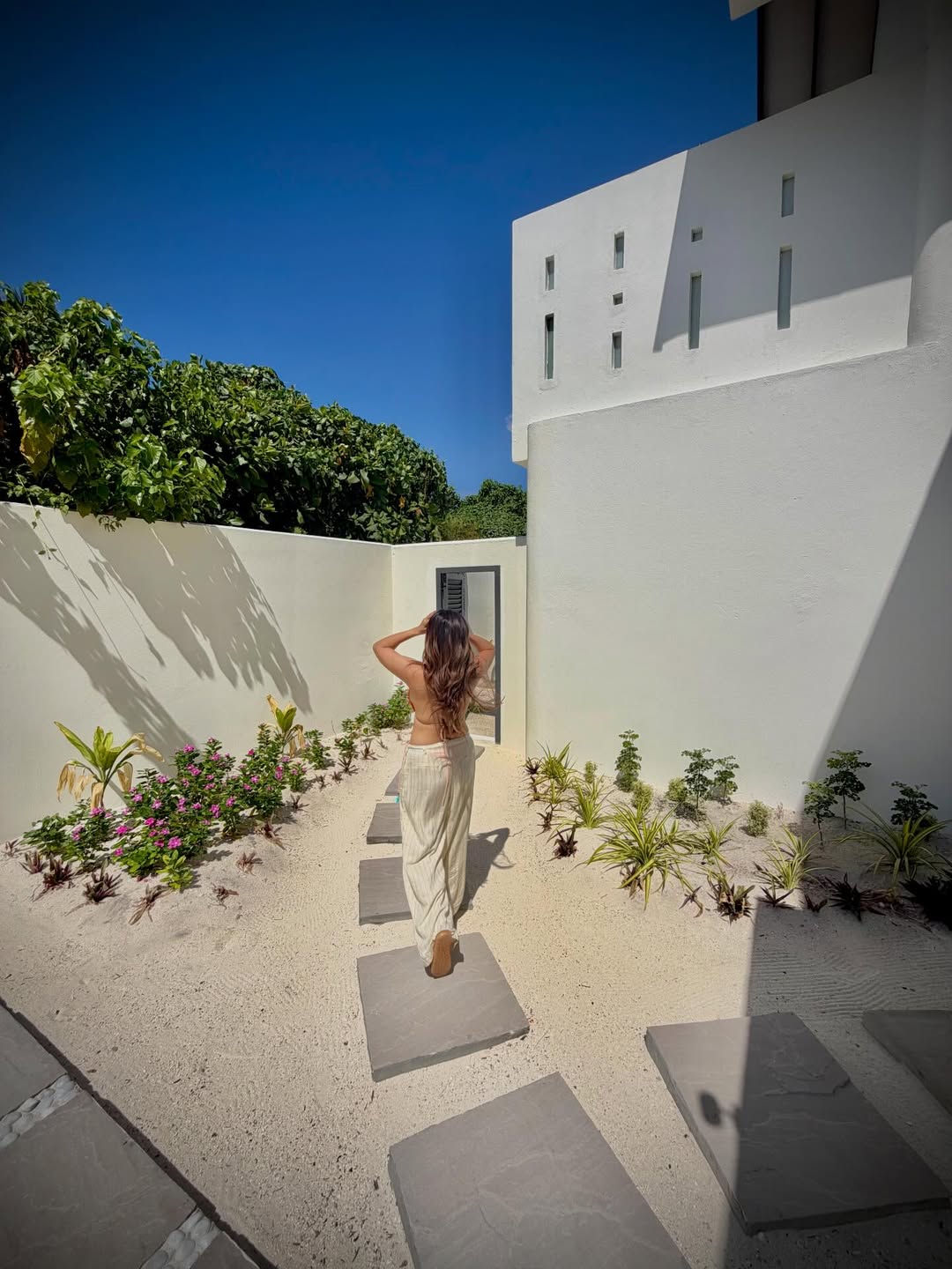 rubina-dilaik-maldives-vacation-backless-dress-viral-photos