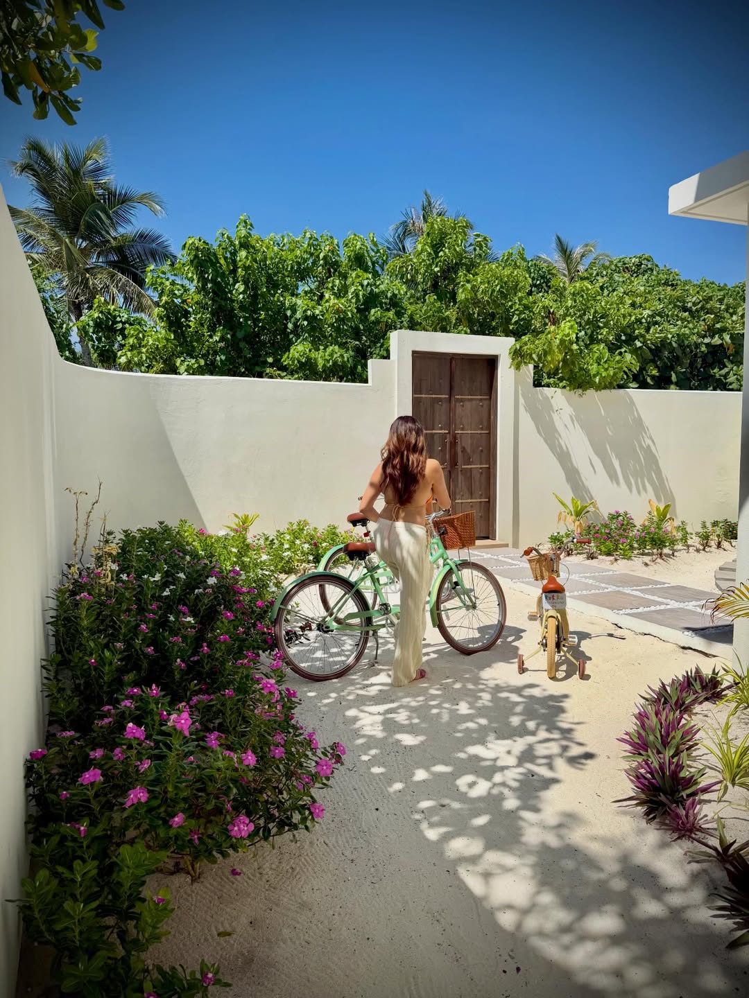 rubina-dilaik-maldives-vacation-backless-dress-viral-photos