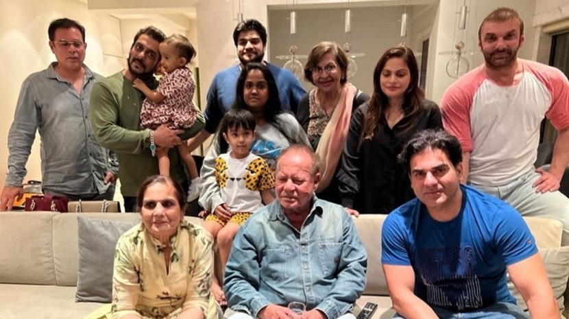 salim-khan-salma-helen-salman-khan-family-photo