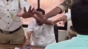 MNS workers beating Samruddhi Highway contractor in Karanja | Samruddhi Expressway poor work quality protest | समृद्धी महामार्ग कंत्राटदार मारहाण व्हिडिओ | मनसे समृद्धी महामार्ग आंदोलन कारंजा