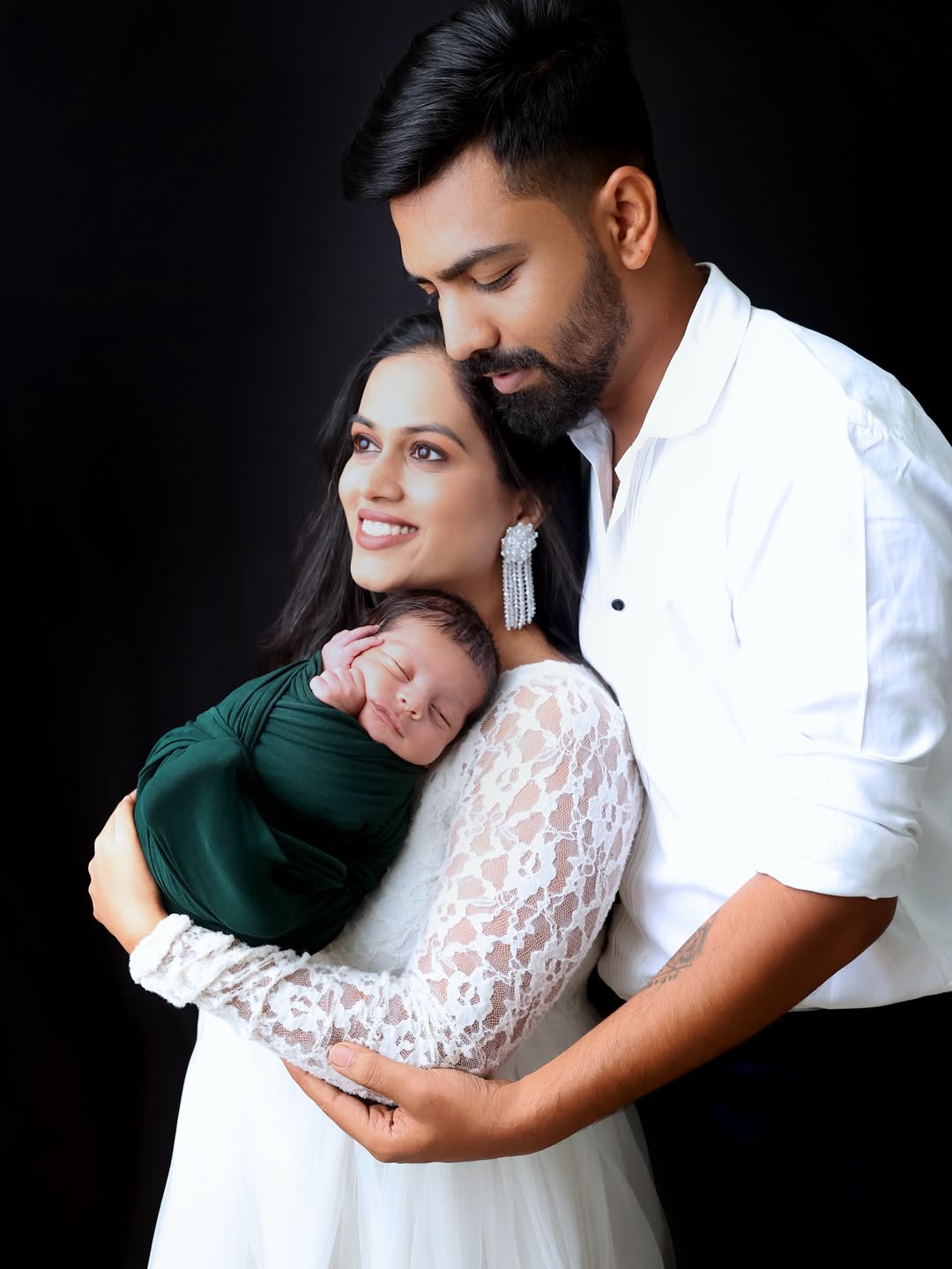 sayli-kamble-baby-boy-ved-face-reveal