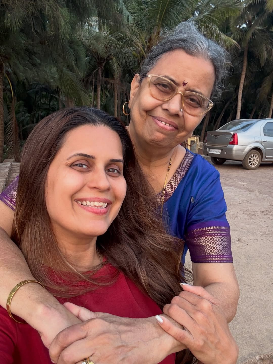 sonali-khare-daughter-sanaya-konkan-visit-guhagar-beach-vacation