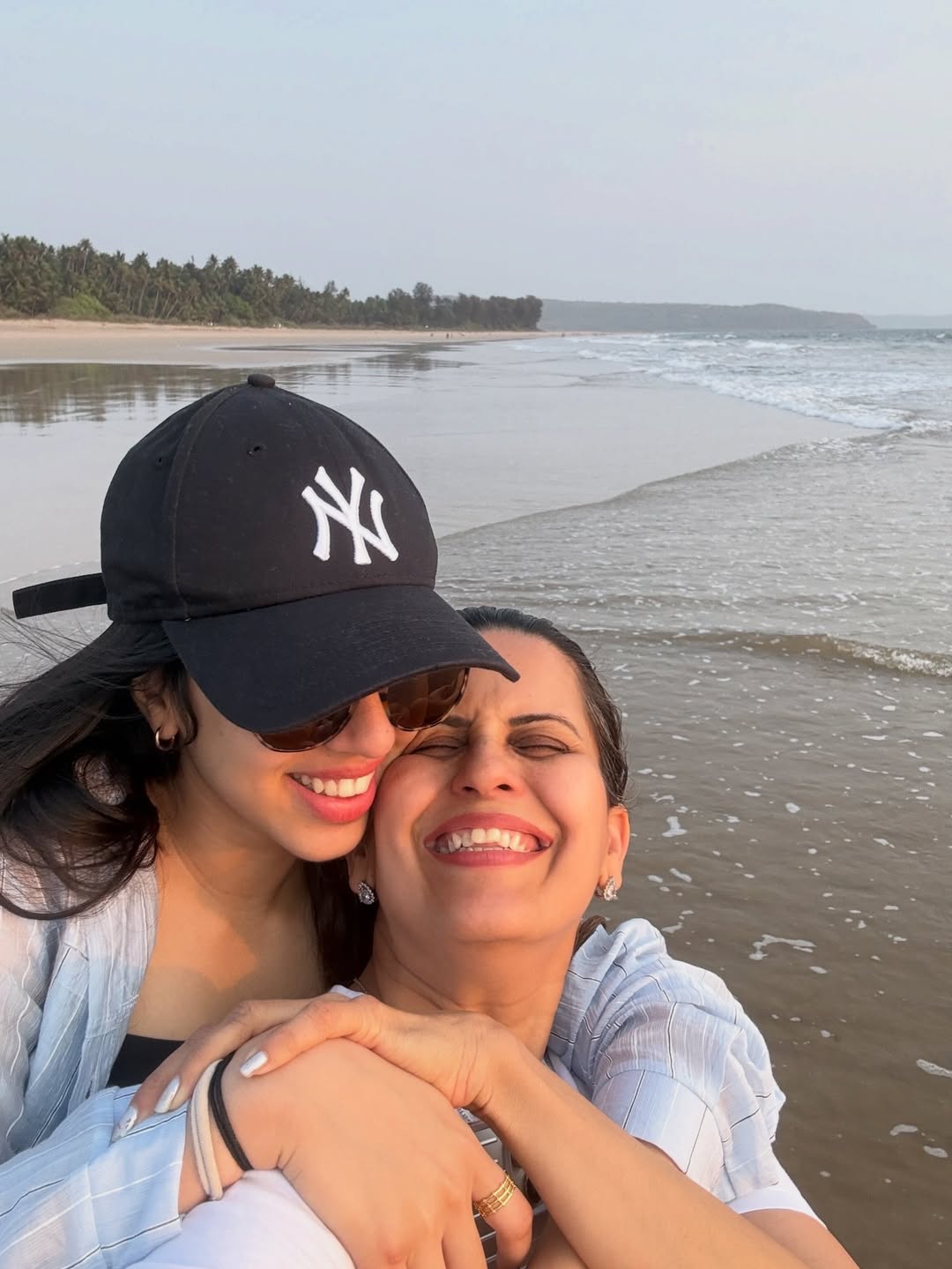 sonali-khare-daughter-sanaya-konkan-visit-guhagar-beach-vacation