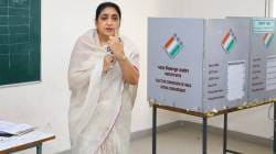 बारामती पोटनिवडणुकीसाठी मतदानाला सुरुवात; उपमुख्यमंत्री सुनेत्रा पवार यांनी काटेवाडीत केले मतदान