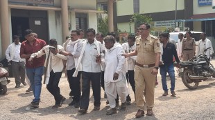 Five tribal farmers attempt suicide in Rajura SDO office | Chandrapur Ultratech Cement land compensation protest | राजुऱ्यात ५ आदिवासी शेतकऱ्यांचे विषप्राशन | चंद्रपूर जिल्हा रुग्णालय शेतकरी उपचार