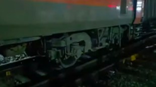 pune-railway-station-vande-bharat-express-derailed-solapur-mumbai-train-accident-update pune print news