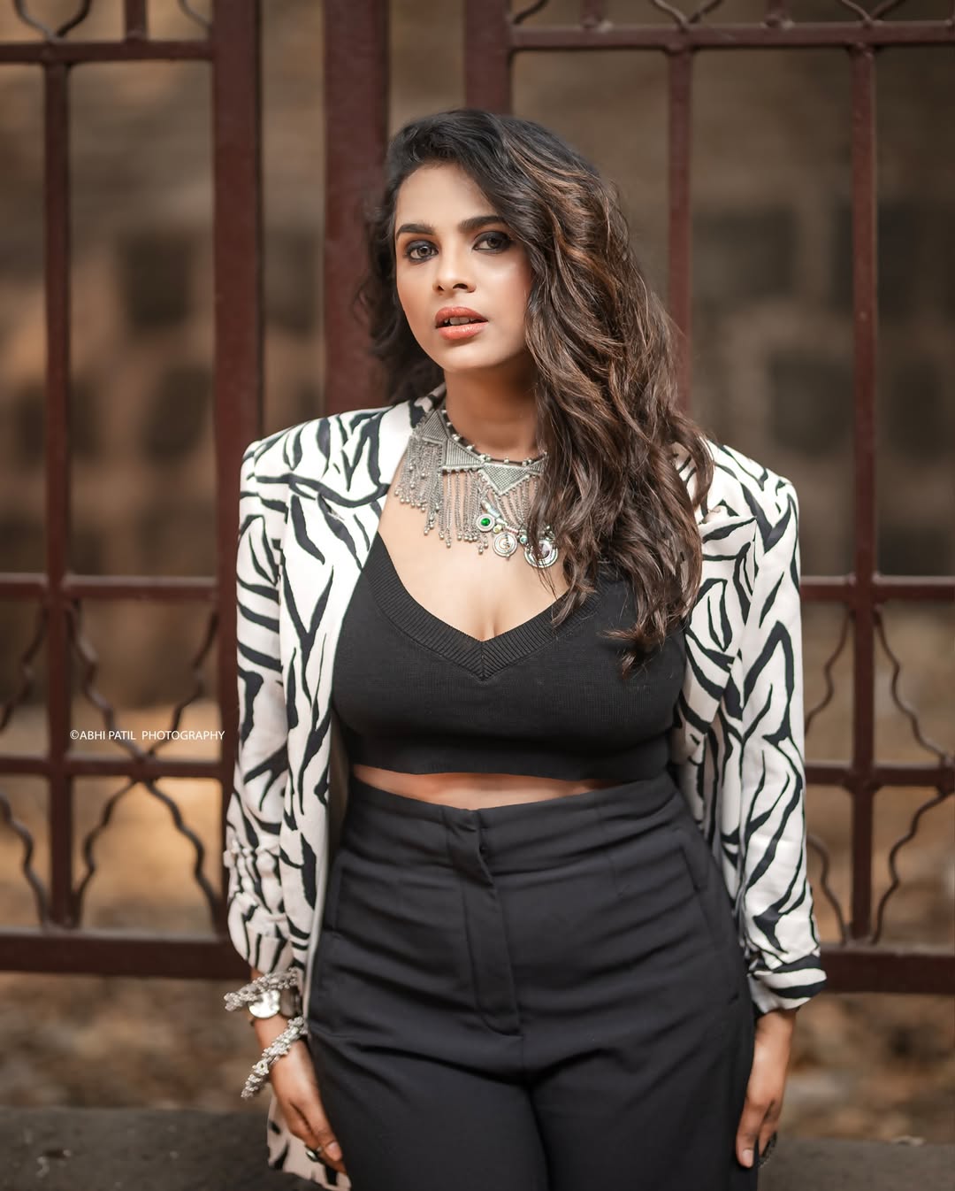 Amruta Dhongde bold saree photos