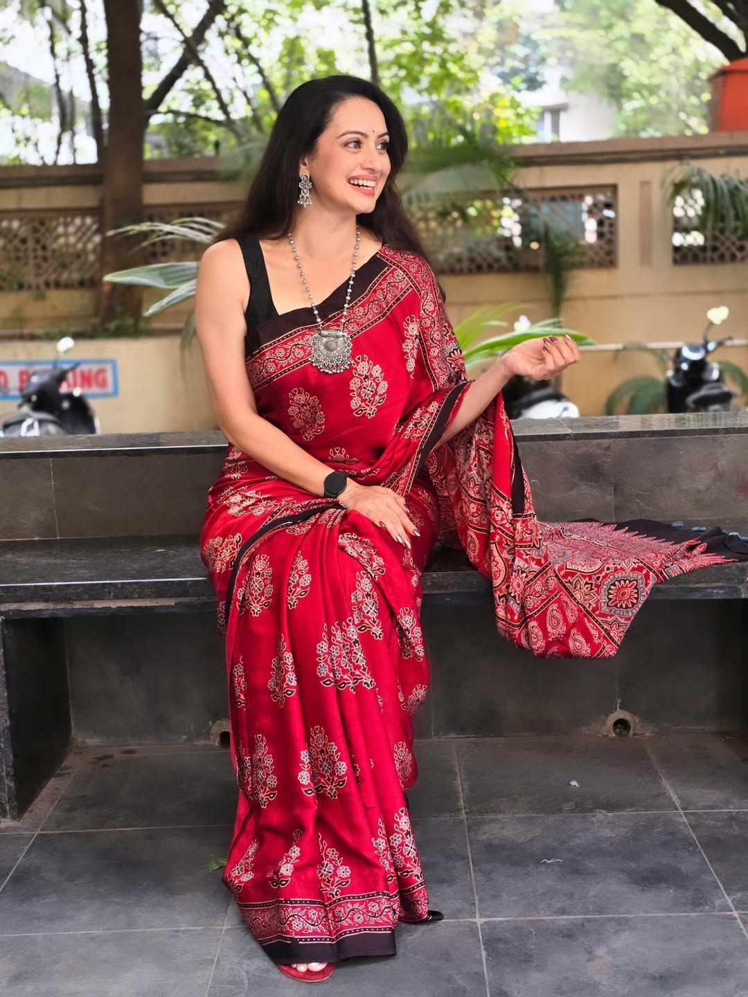 Shruti Marathe latest saree look