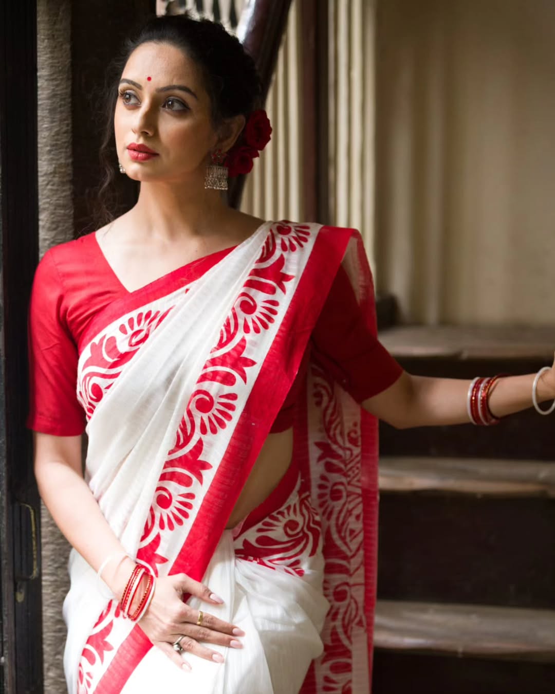 Shruti Marathe latest saree look