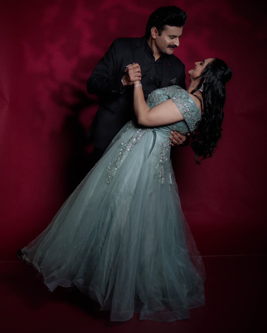 Sumeet Pusavale wife photoshoot in nashik