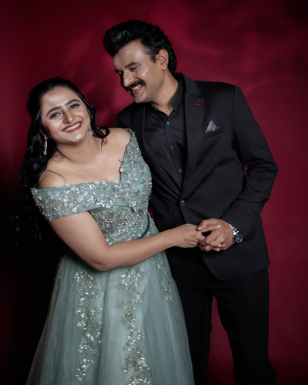 Sumeet Pusavale wife photoshoot in nashik