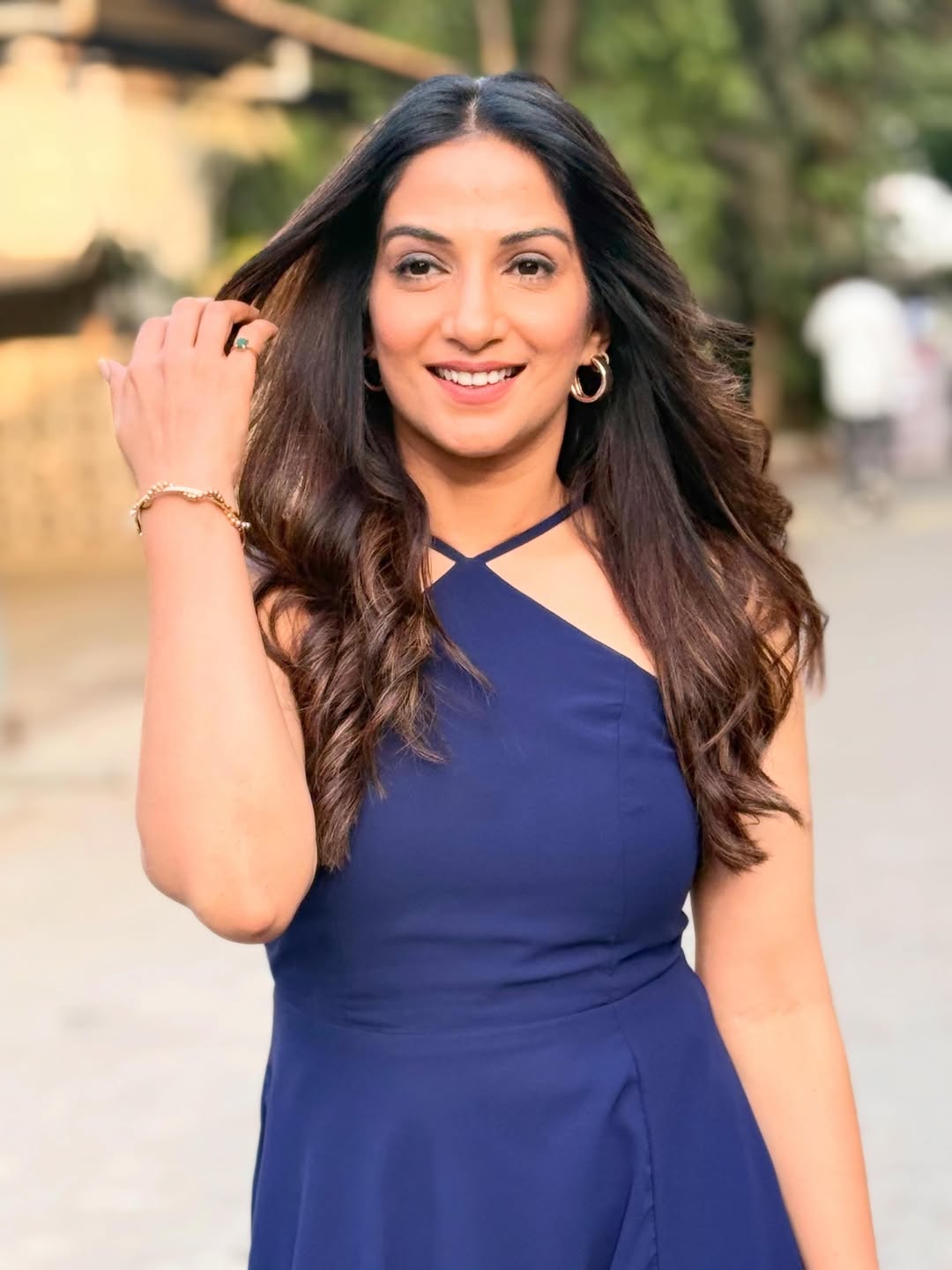Veen Doghantli Hi Tutena Poorva Gokhale new look