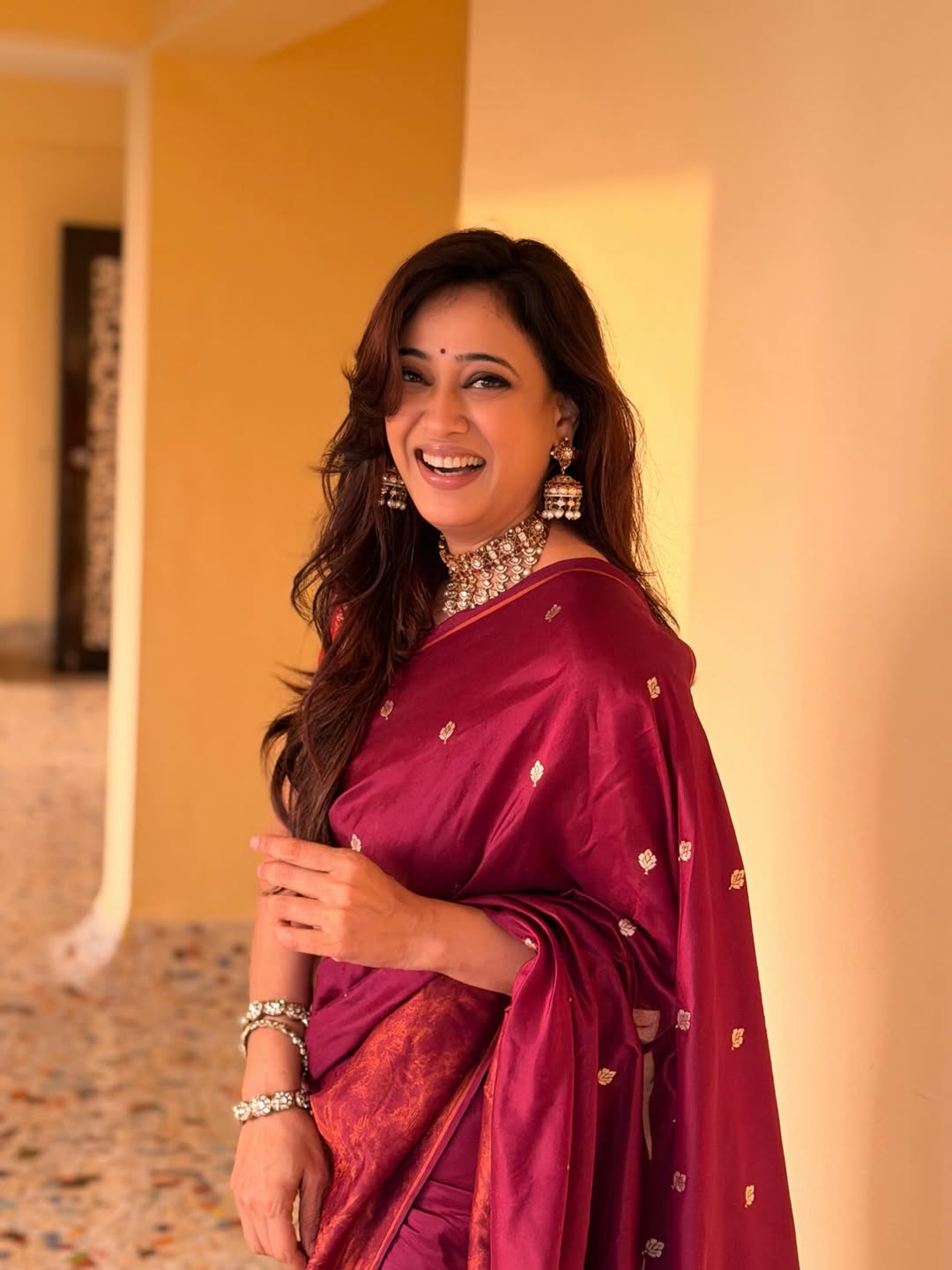 Shweta Tiwari golden saree look