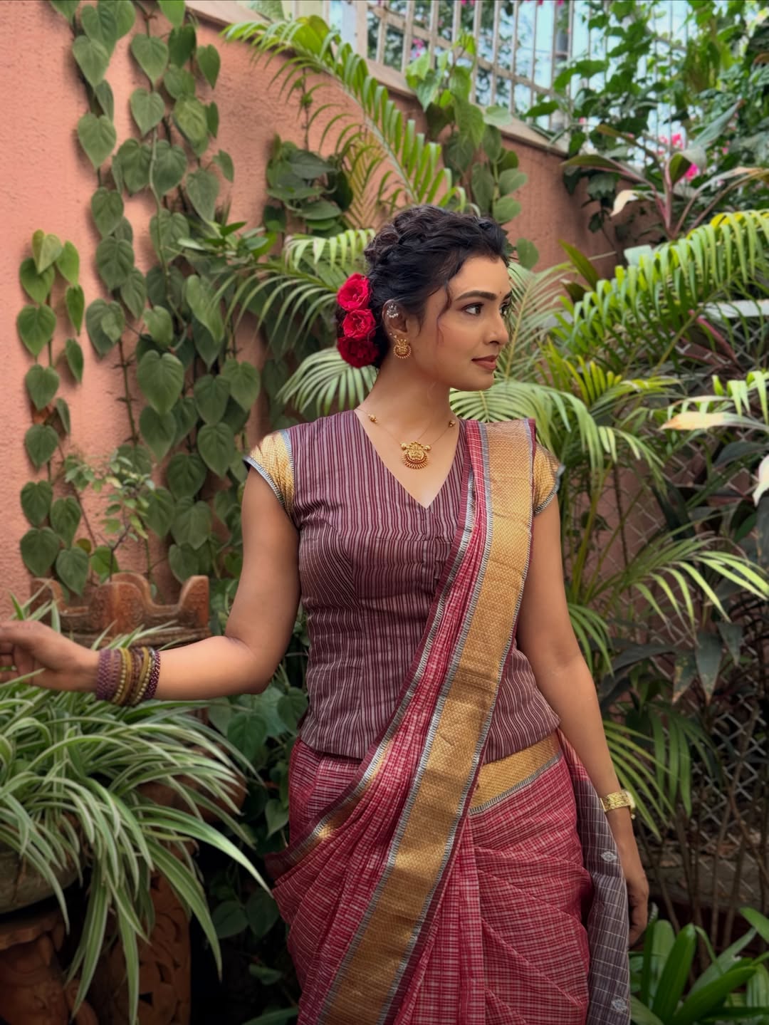 Mayuri Deshmukh stunning in red saree
