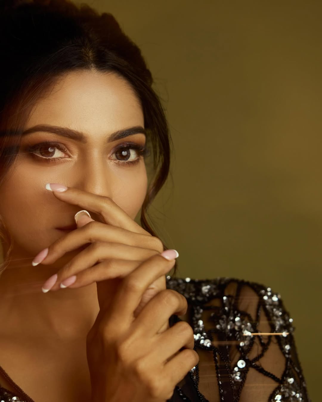 Pooja Sawant hot black gown look photos