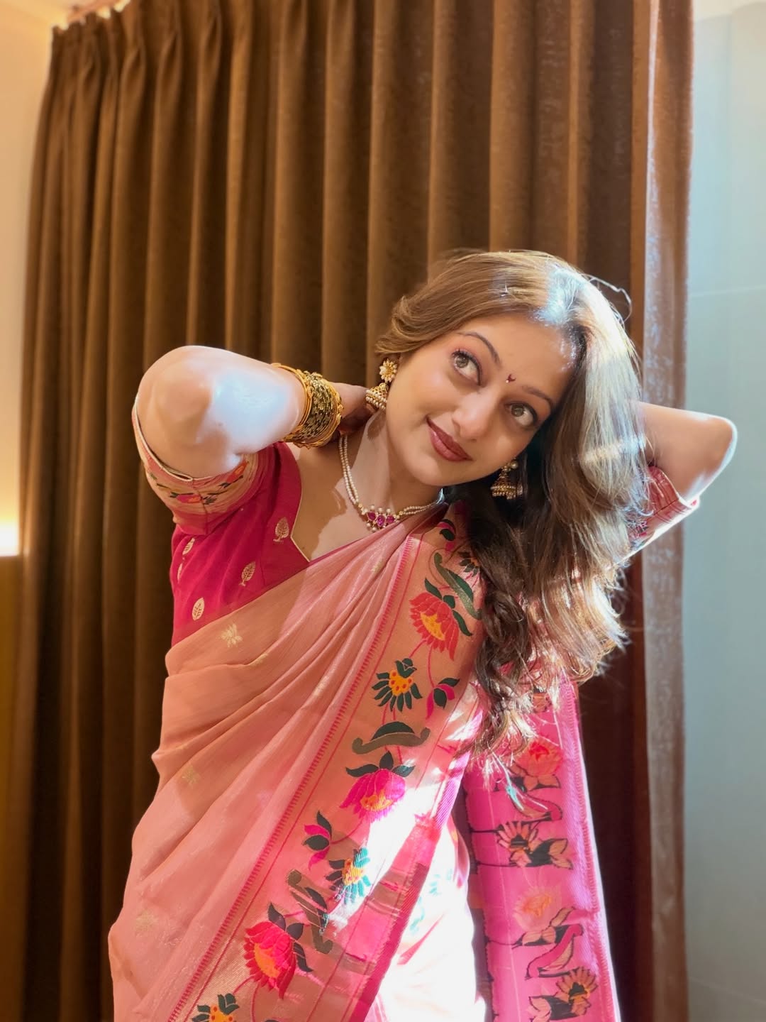 Mansi Naik Marathi Look