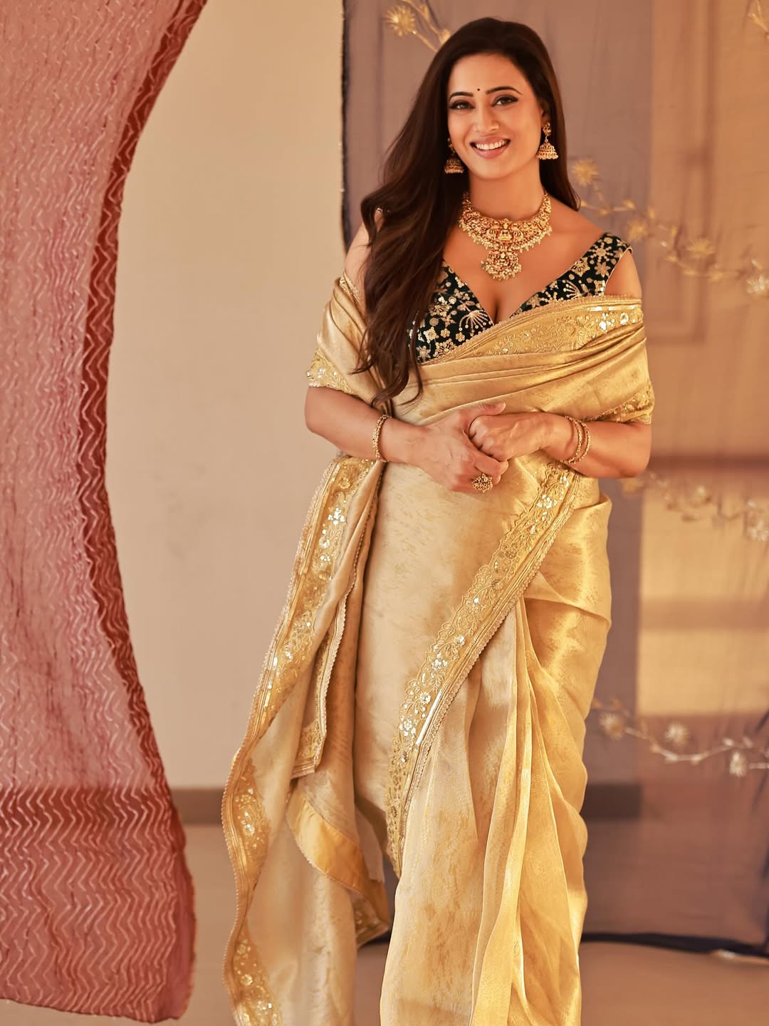 Shweta Tiwari golden saree look