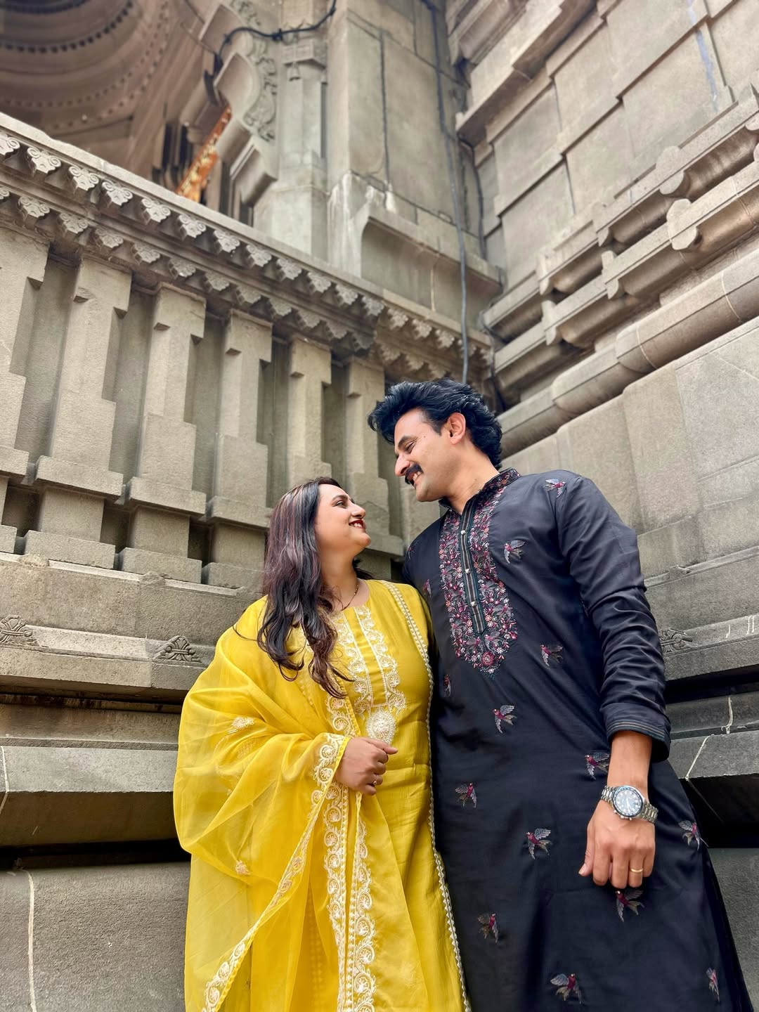 Sumeet Pusavale wife photoshoot in nashik