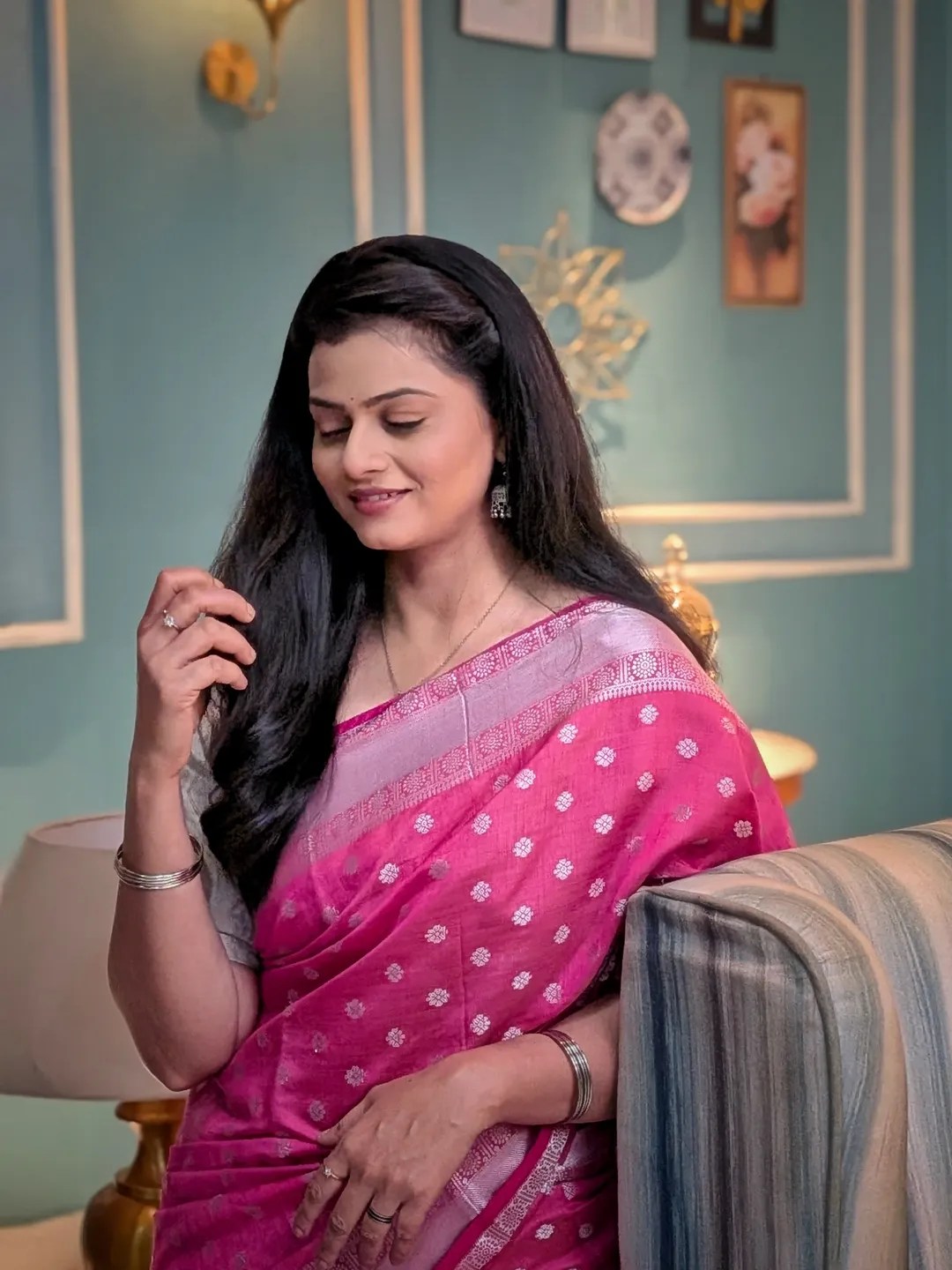 Purva Kaushik looks stunning in pink saree